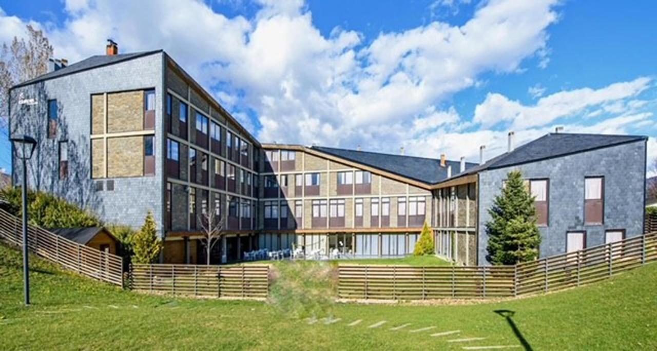 Hotel Campus Cerdanya Puigcerdà Exterior foto