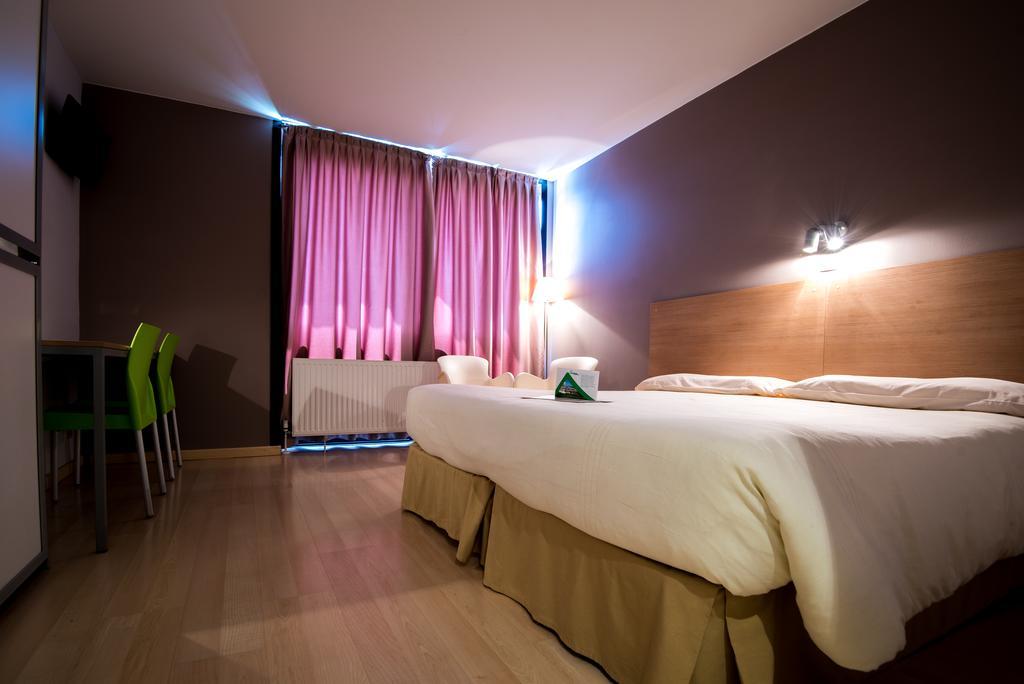 Hotel Campus Cerdanya Puigcerdà Exterior foto